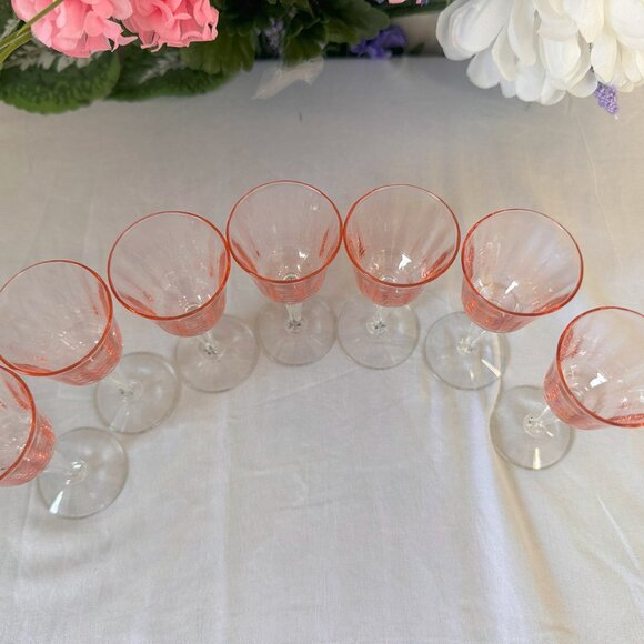 Set of 7 Vintage Pink Cordial Glasses Optical Panel Ridged Stem – Midcentury - Picture 4 of 10